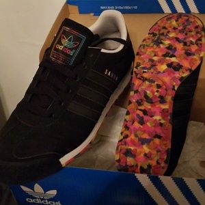 Adidas W8.5 Samoa shoes
